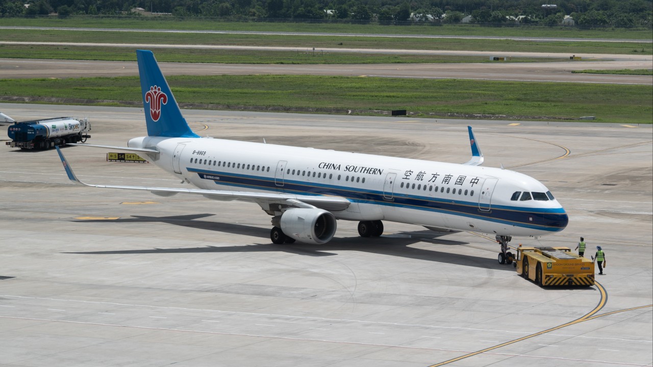 Lightning hits China Southern Airbus A321 while taxiing, 20 strike marks found