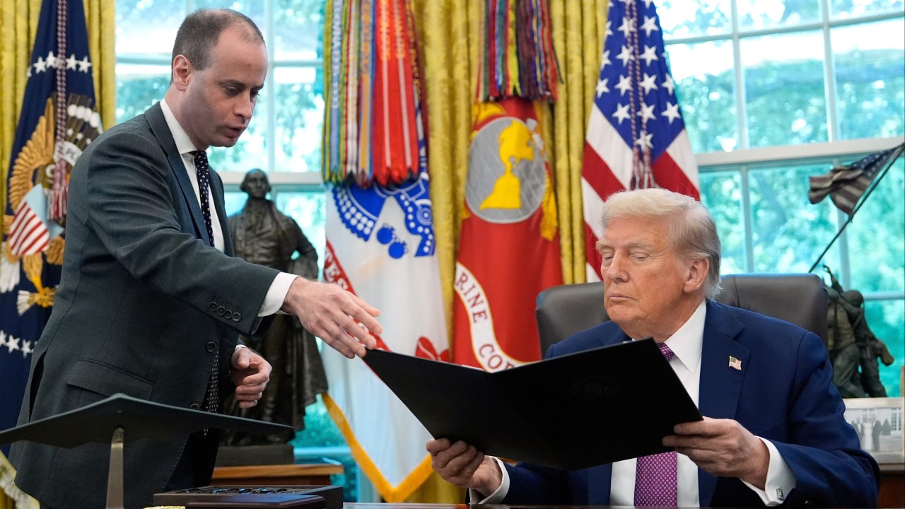 Trump taps loyal aide Scharf as new White House counsel