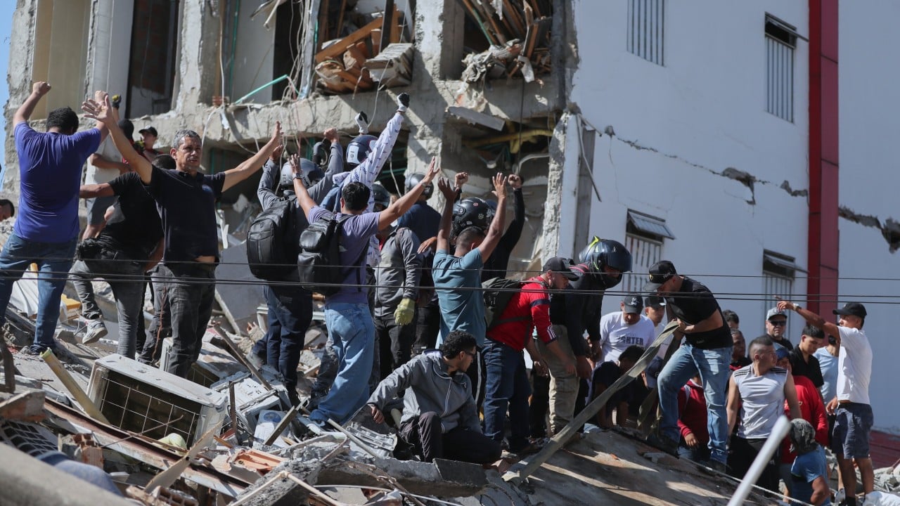 Colombia hit by 7.4-magnitude earthquake