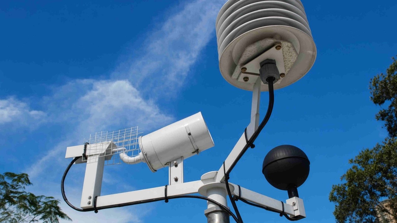 Why is Hong Kong’s heat-stress warning system for outdoor workers in the hot seat?