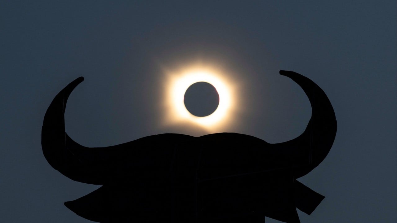 Eclipse solar total atravessa a Europa e escurece o dia na Espanha