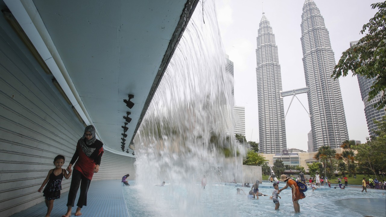 Malaysian mothers defend emergency leave amid single workers’ gripes
