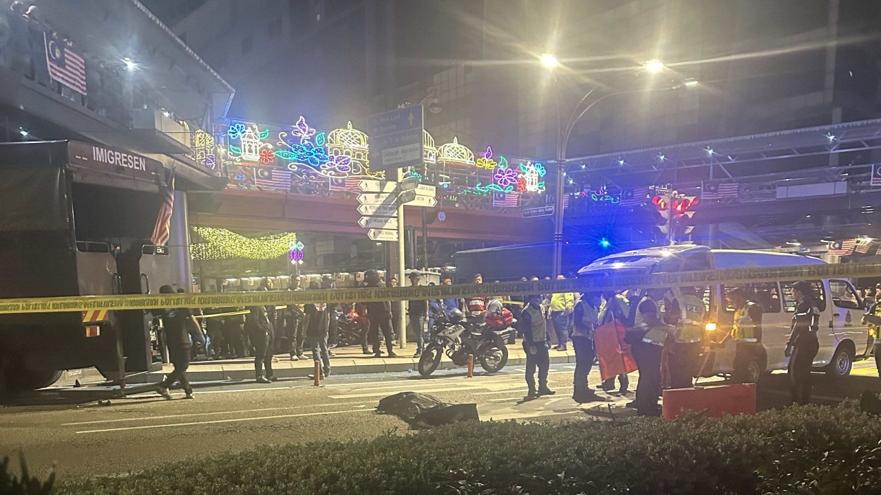 Acidente com caminhão da imigração deixa três mortos em Kuala Lumpur
