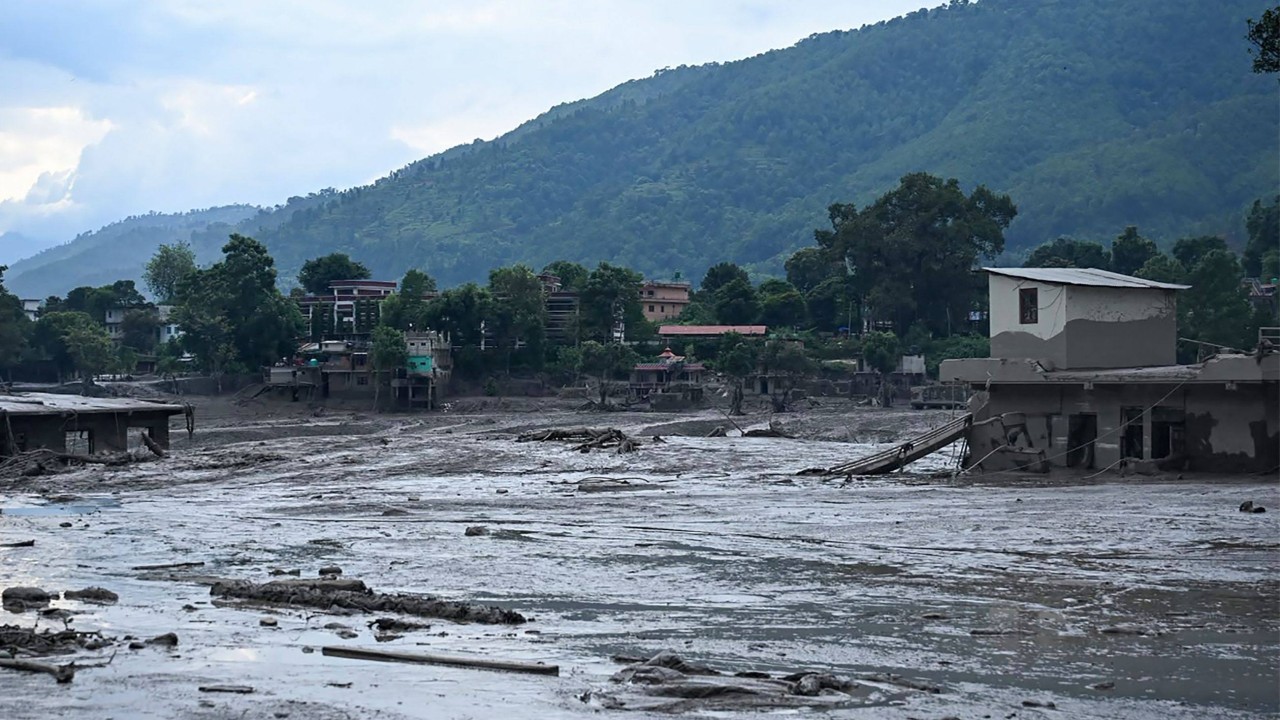 China-Nepal border disaster: 1,000-plus missing as Beijing sends rescue teams