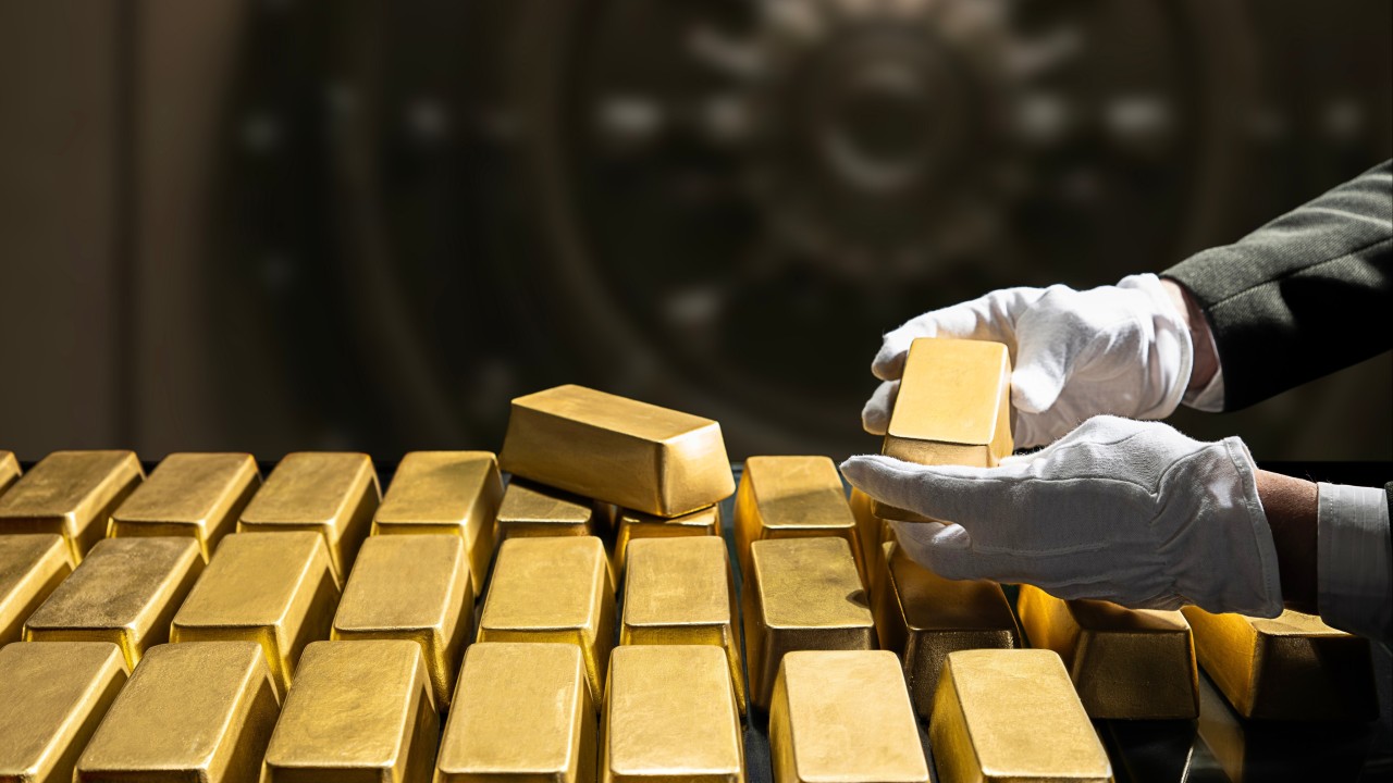 Hong Kong gold imports fall 18% in July as mainland giants rush to build vaults