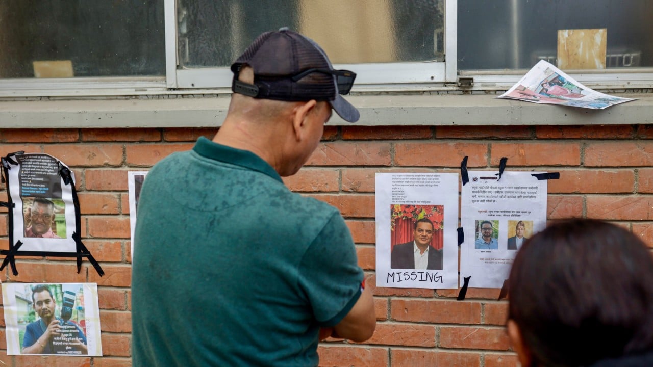 US families hold out hope for relatives lost in Nepal floods