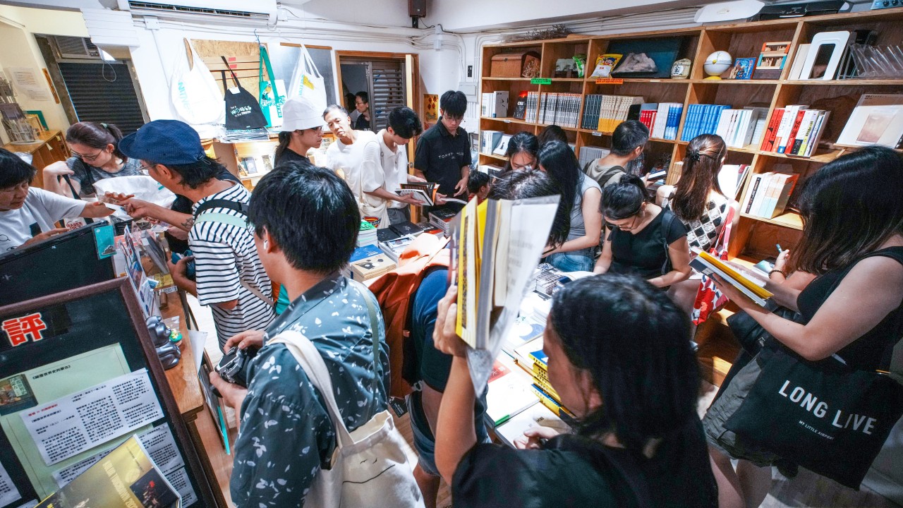 Long queues mark final day as Hong Kong bookstore closes after raid