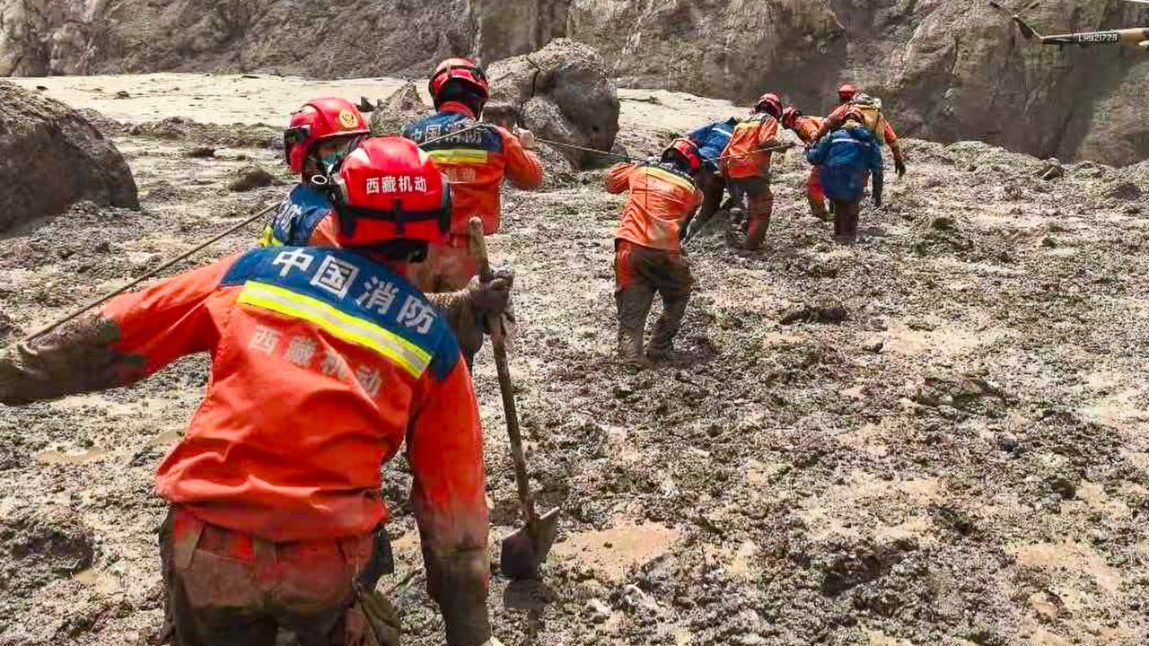 China-Nepal floods: hundreds of foreigners missing in Tibet after disaster