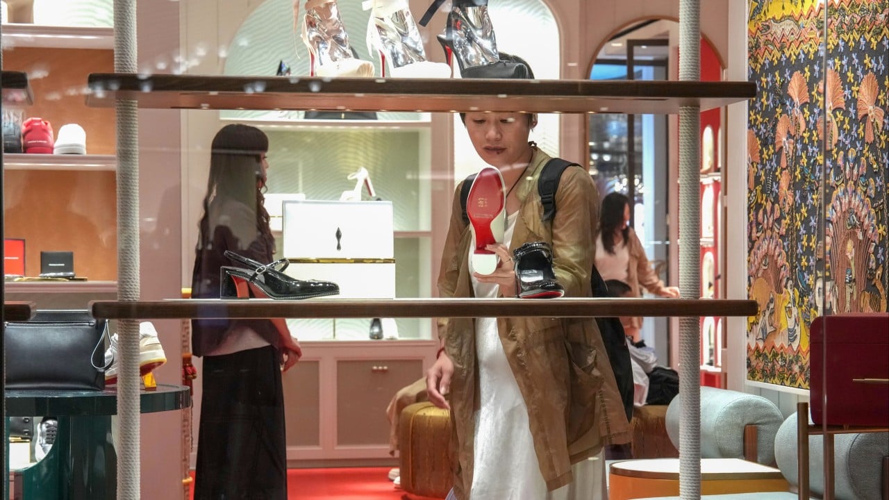 Hong Kong Retail Sales Grow for 15th Consecutive Month in July