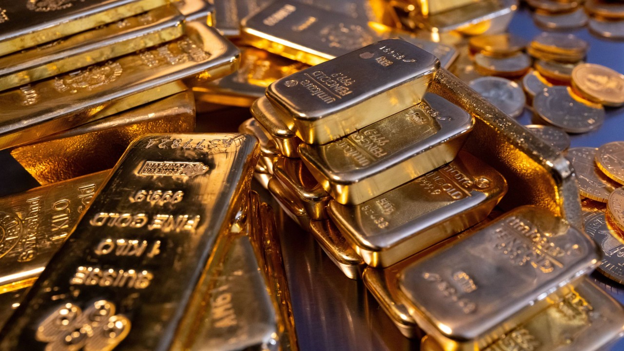 Amid global risks, younger investors favour tangible bars as paper gold loses shine