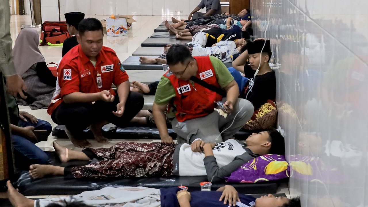 Above 1,700 Indonesians get food poisoning after eating state-issued free meals
