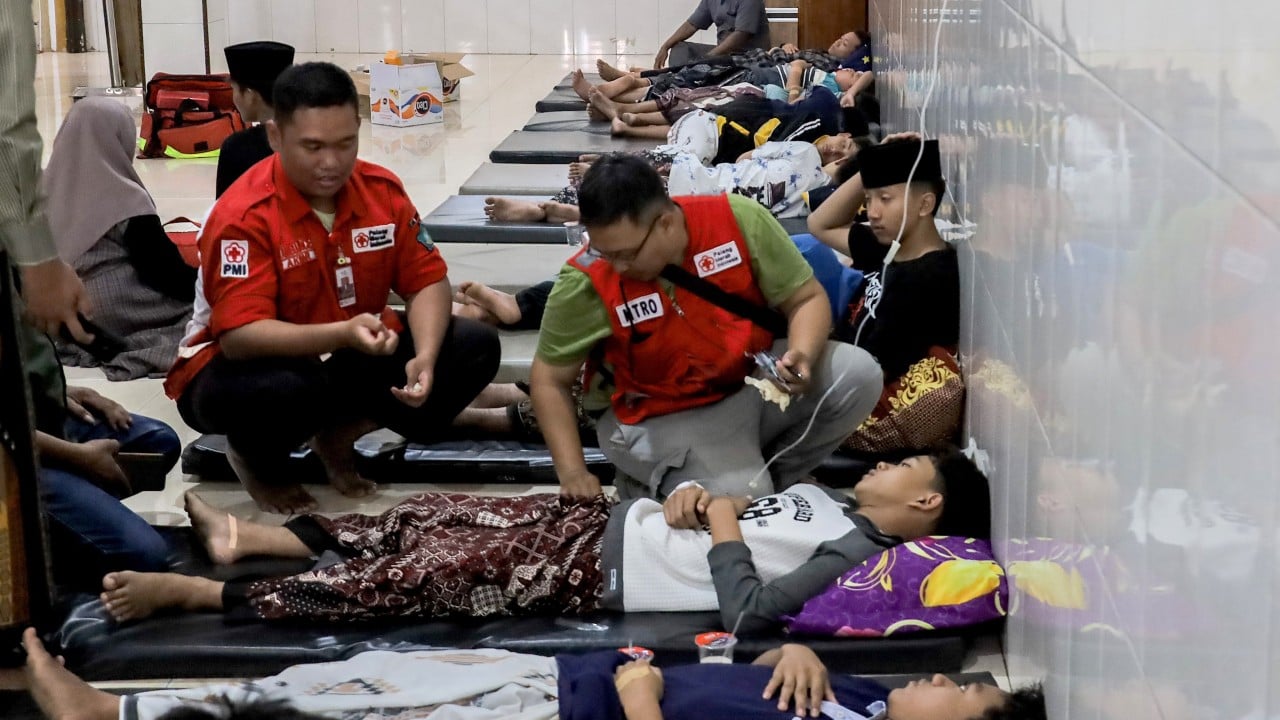 Above 1,700 Indonesians get food poisoning after eating state-issued free meals