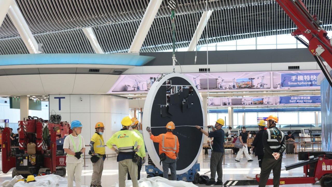 Hong Kong Airport Investigates Dangling Electronic Display at Reopened Terminal 2