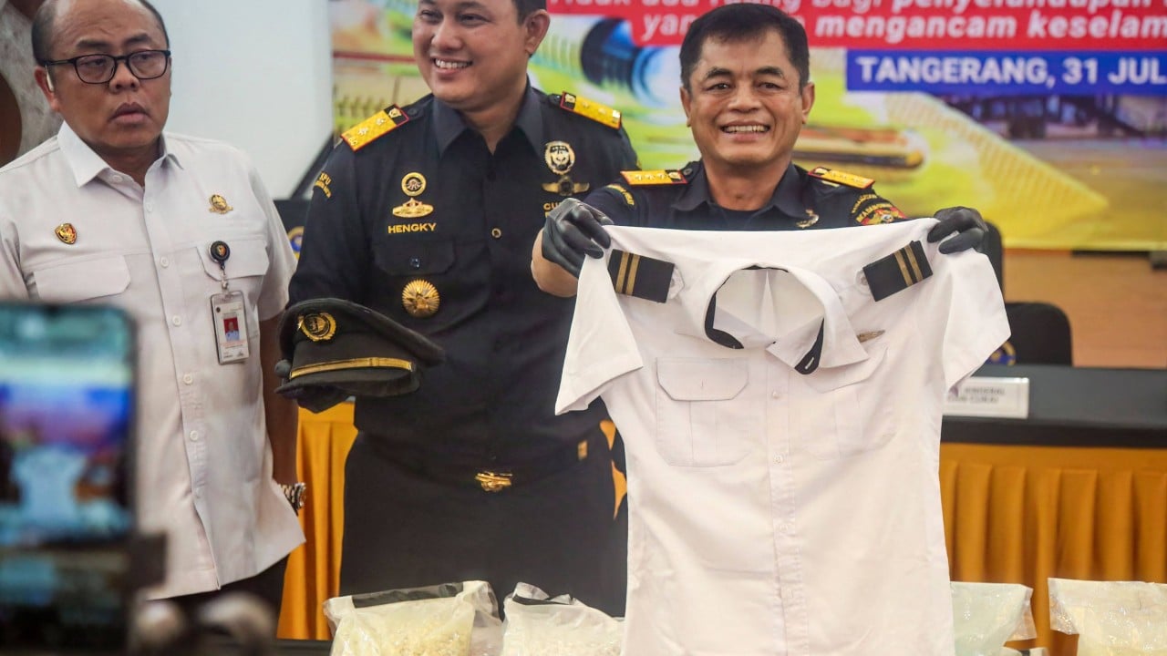 Malaysia arrests second pilot linked to Jakarta Ecstasy pills smuggling