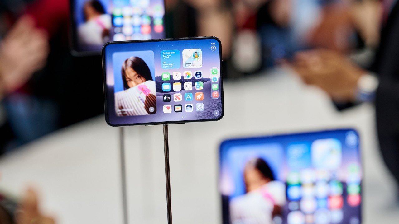 After Apple’s launch of its foldable iPhone, what are the caveats for Chinese buyers?