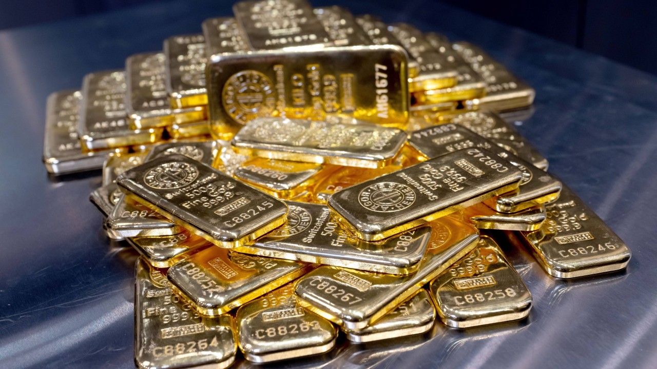 Jewellery shops shut down as Chinese consumers switch focus to gold bars and coins
