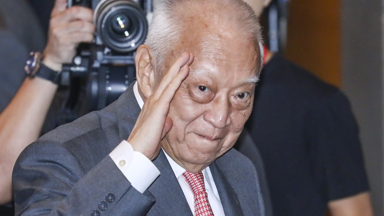 Mainland Chinese pay tribute to Tung Chee-hwa for opening door to Hong Kong