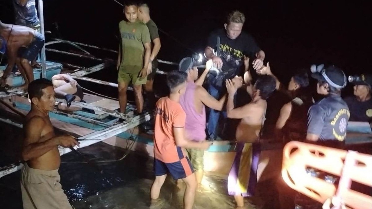 Fire engulfs Philippine ferry, killing 5 and leaving 87 missing