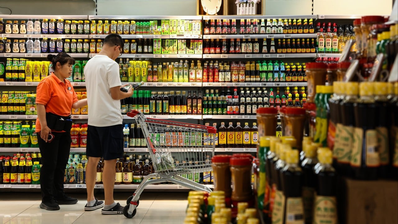 Chinese shoppers shift toward community stores over traditional supermarkets