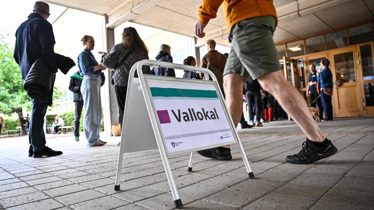 Sweden votes over immigration as right-wing bloc gains traction