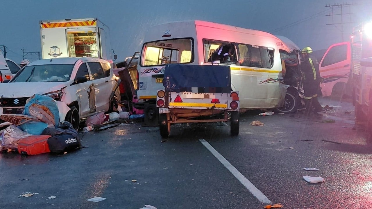 South Africa road accident kills at least 21 people