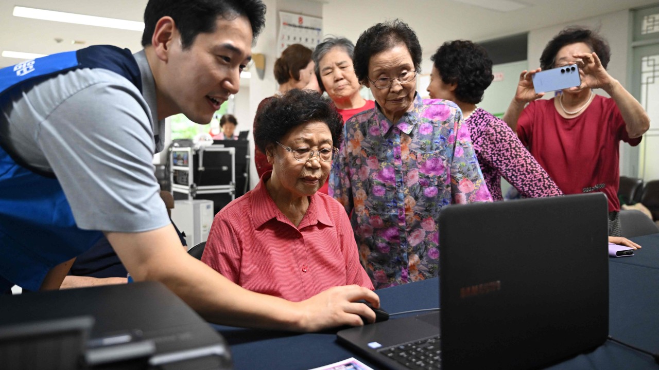 South Korea’s ‘grey digital divide’ leaves seniors pleading for help