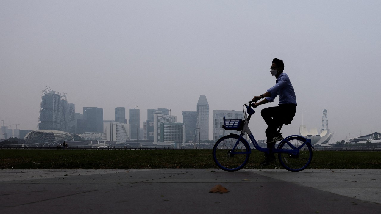 Air quality across Singapore reaches unhealthy levels from Indonesian wildfires