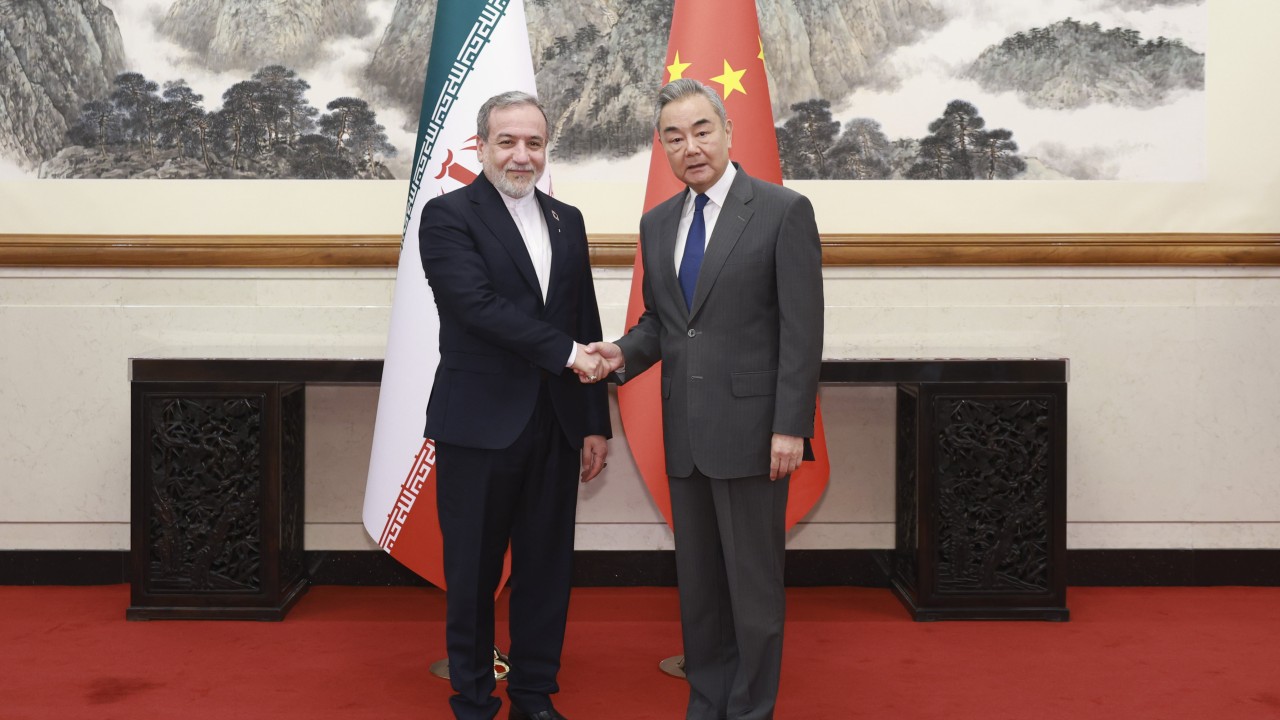 China affirms support for Iran, but warns against Yemen spillover