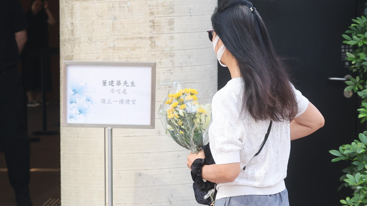 Hongkongers pay tribute to late leader Tung Chee-hwa at community halls