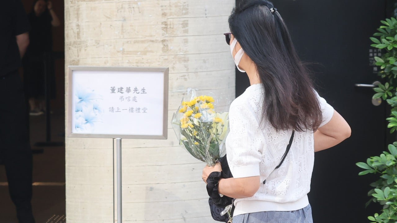 Hongkongers pay tribute to late leader Tung Chee-hwa at community halls