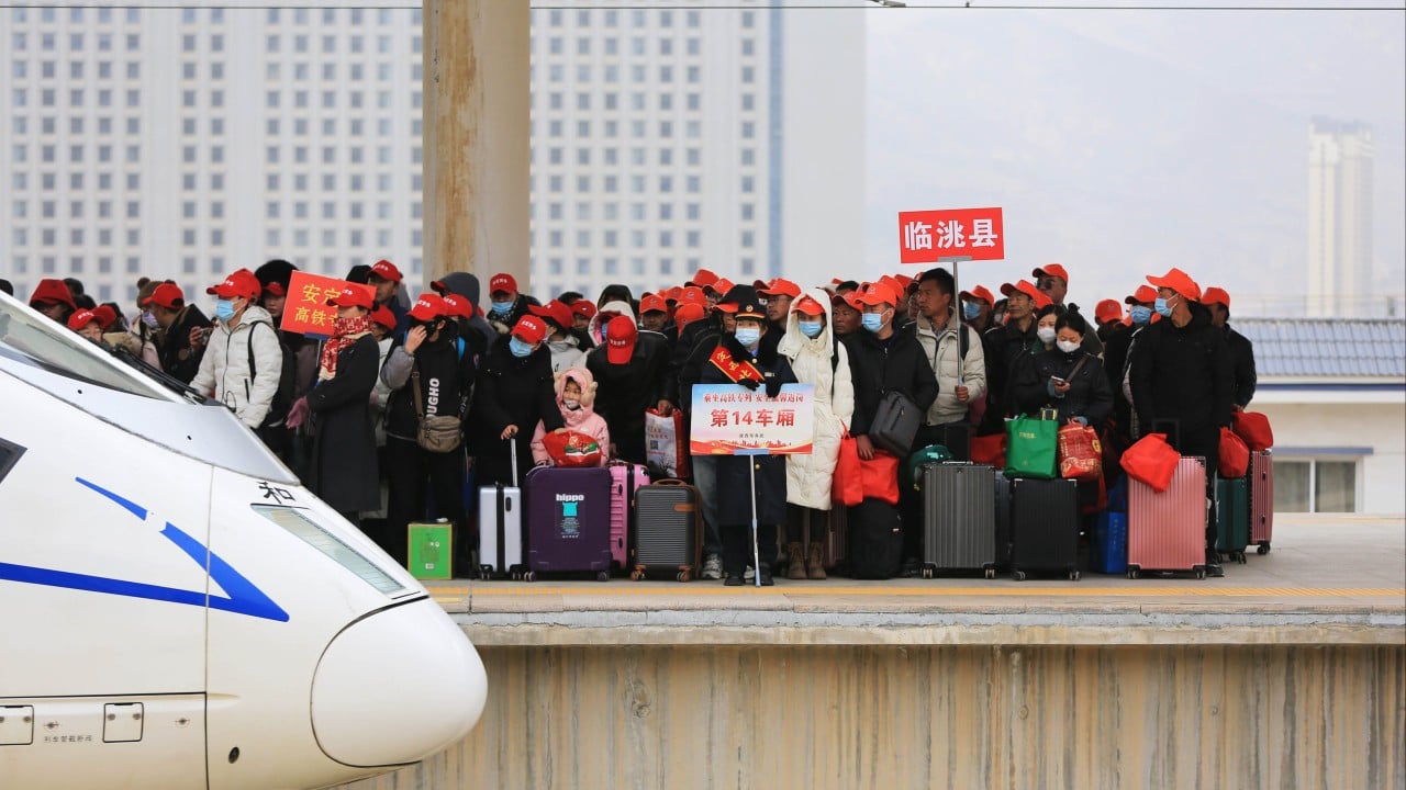 China’s top priority should be wages, not AI