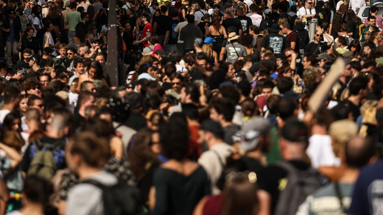 French prosecutors investigate alleged street filming of women with smart glasses