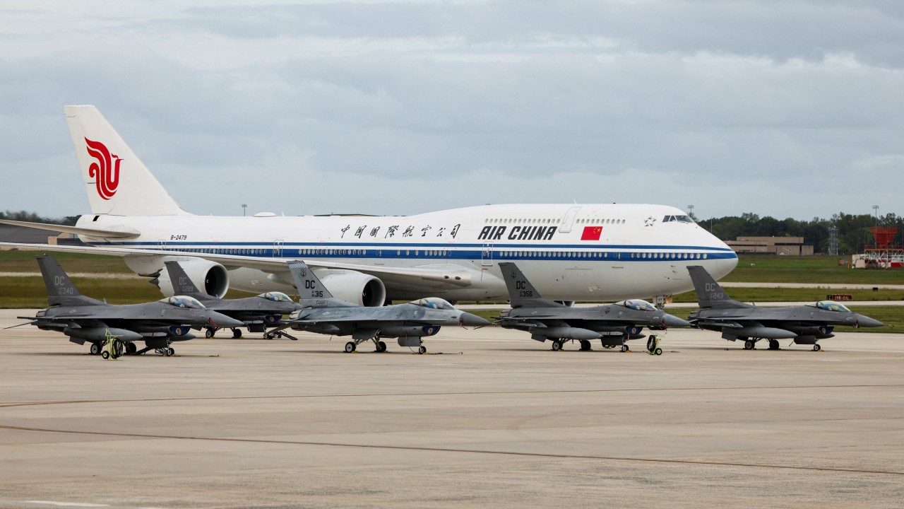 Xi begins 3-day US visit with rare airport welcome from Trump