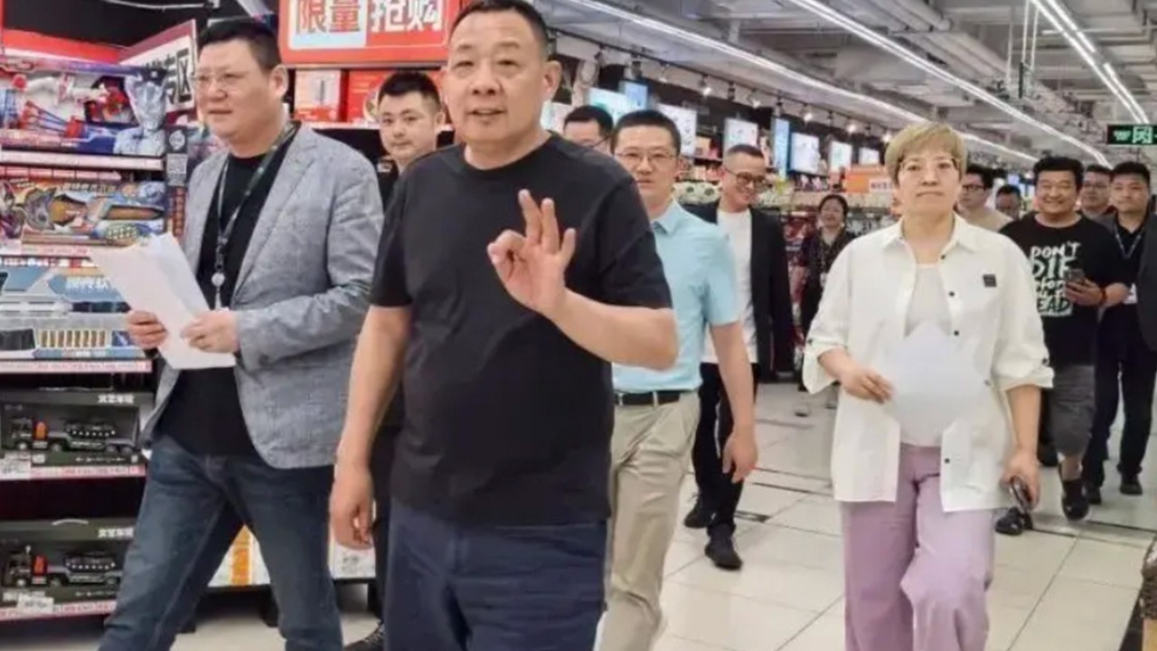 Chinese Supermarket Founder Draws Criticism Over Four-Year Hiring Proposal