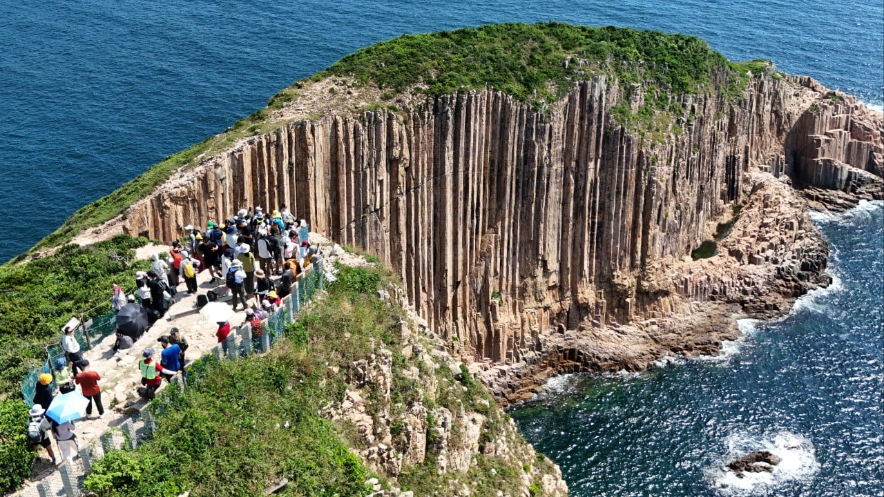 Over 1,000 visitors flock to Po Pin Chau trail as Mid-Autumn Festival holiday begins