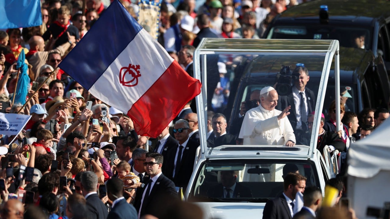 Pope meets victims of sex abuse, urges ‘wise leaders’ as French election looms