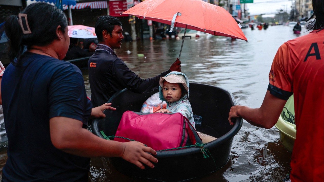 Bangkok flood warnings ‘came too late’ Thais say, worst flood in 15 years