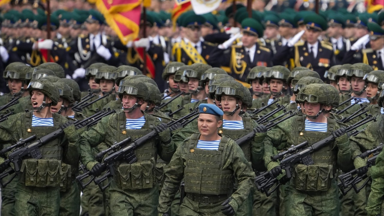 Putin signs decree adding 15,500 troops to Russian army