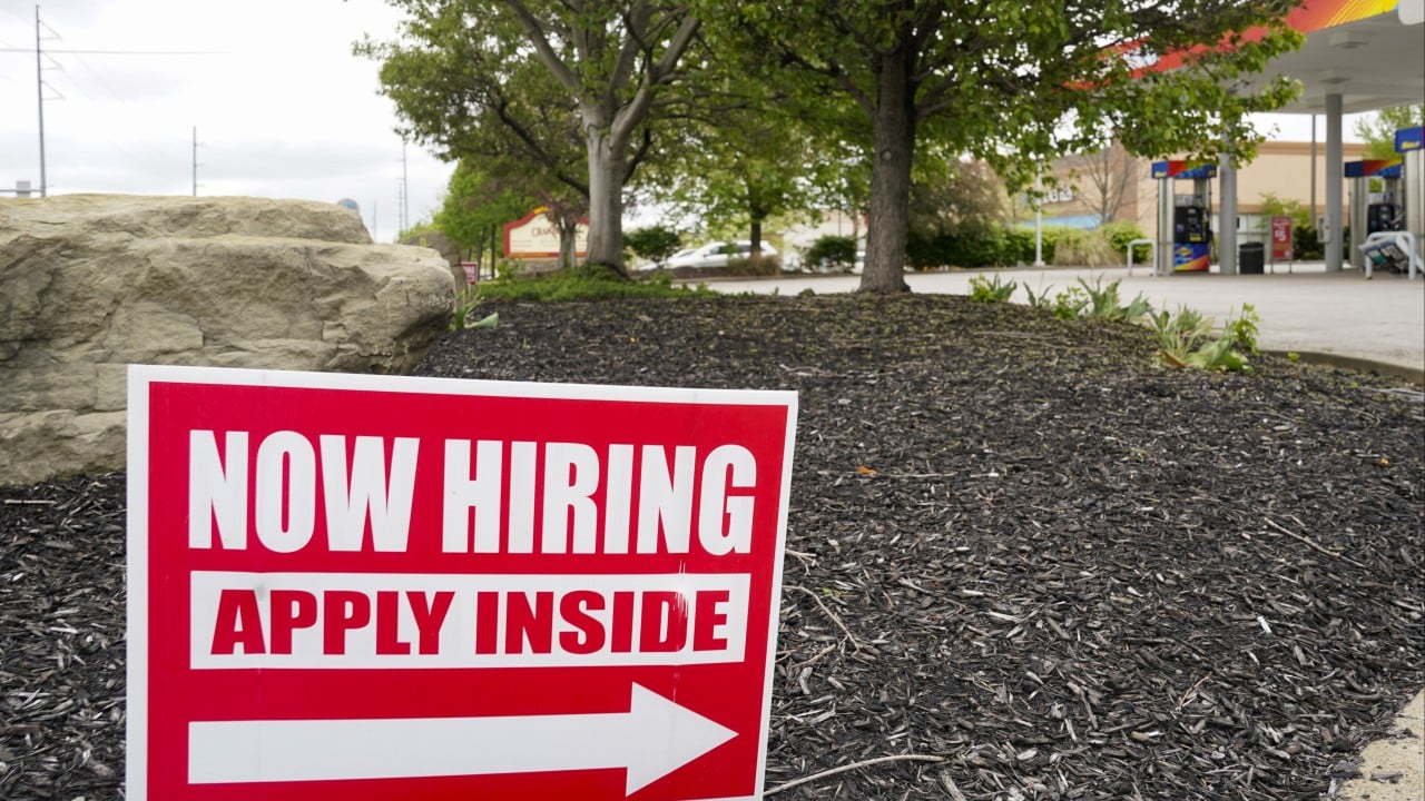 US jobless claims fall to lowest since mid-July