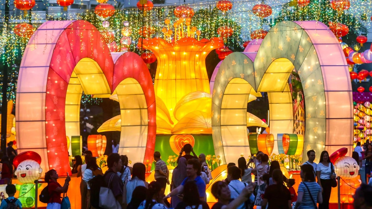 Extended Victoria Park lantern show attracts thousands for National Day