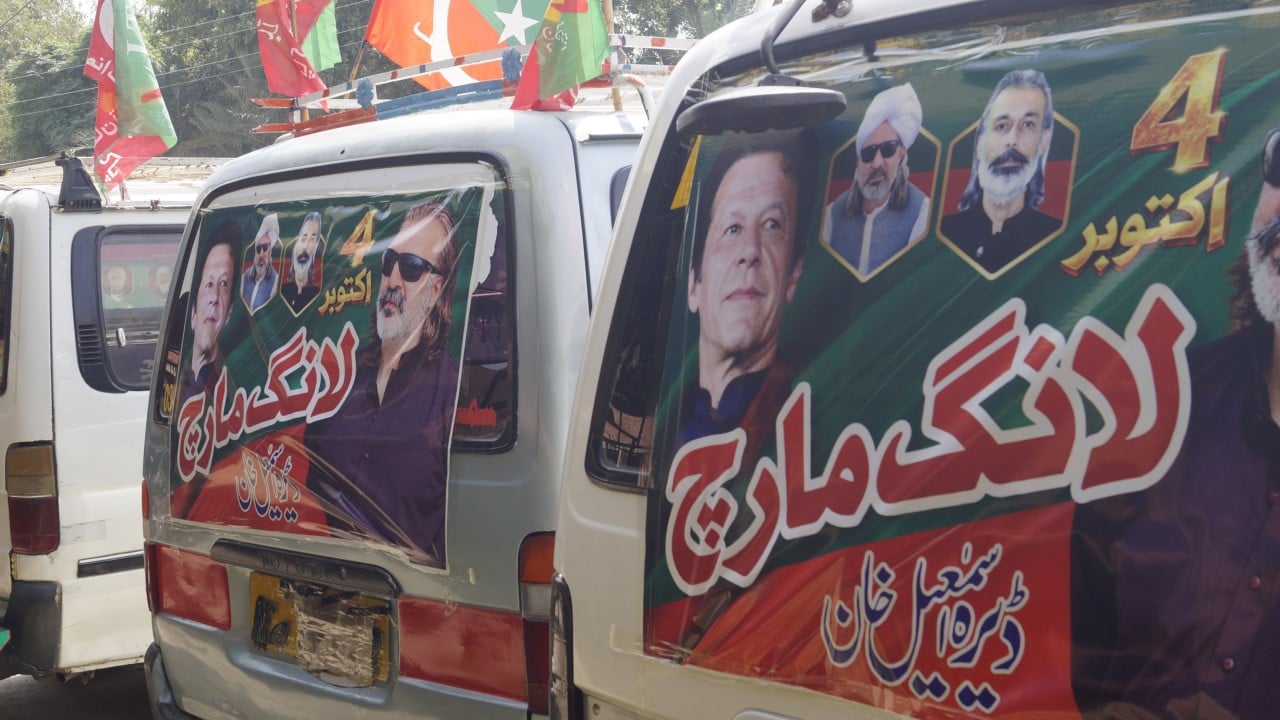 Supporters of Imran Khan begin ‘long march’ to Islamabad