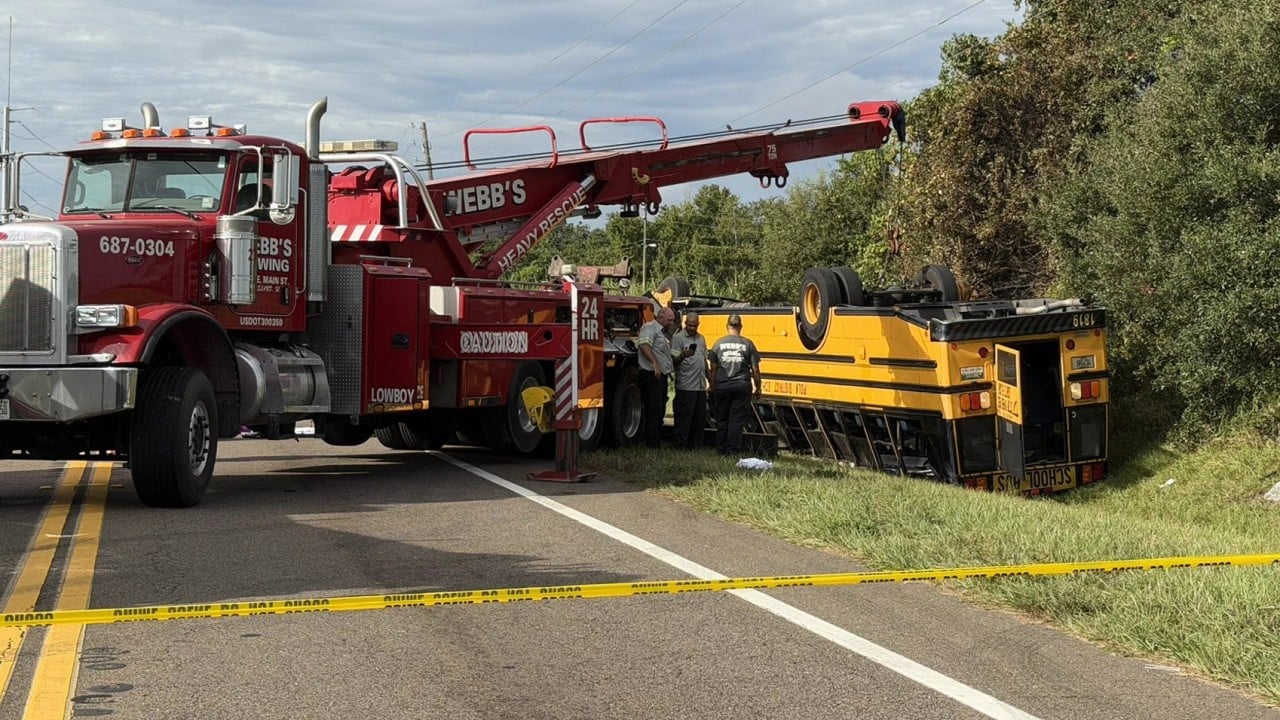 2 killed, including student, in ‘horrific’ school bus crash in Florida