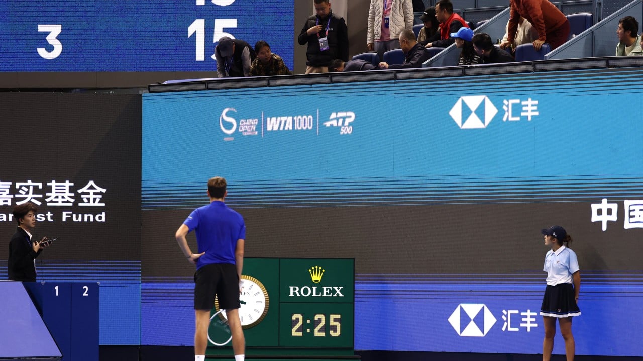 Medvedev disqualified from China Open semi-final, Zheng Qinwen survives another 3-set test