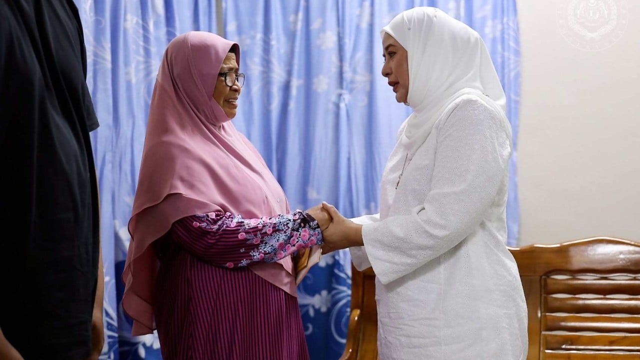 Malaysia’s queen comforts family of girl found dead at school, pledges to get justice