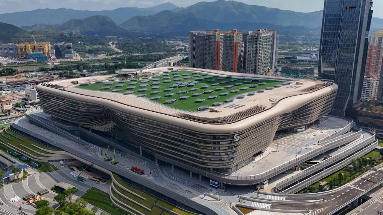 Travel agencies tout Huanggang Port tours, but security chief urges later visits