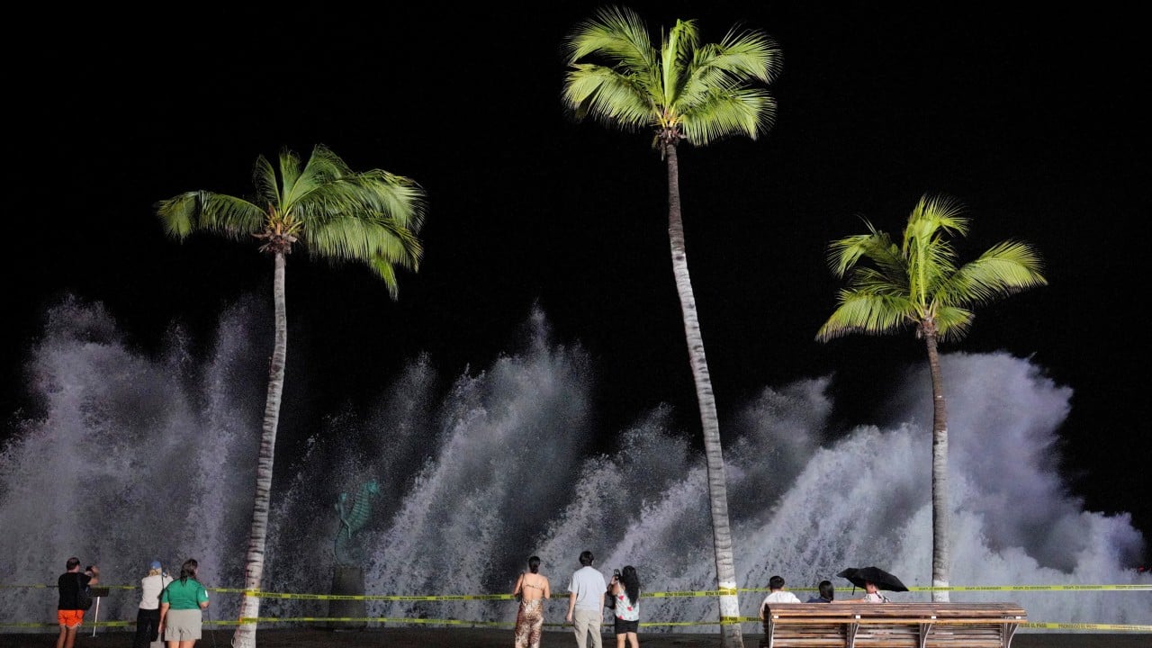 2 dead, 10 missing as hurricane and tropical storm hit Mexico