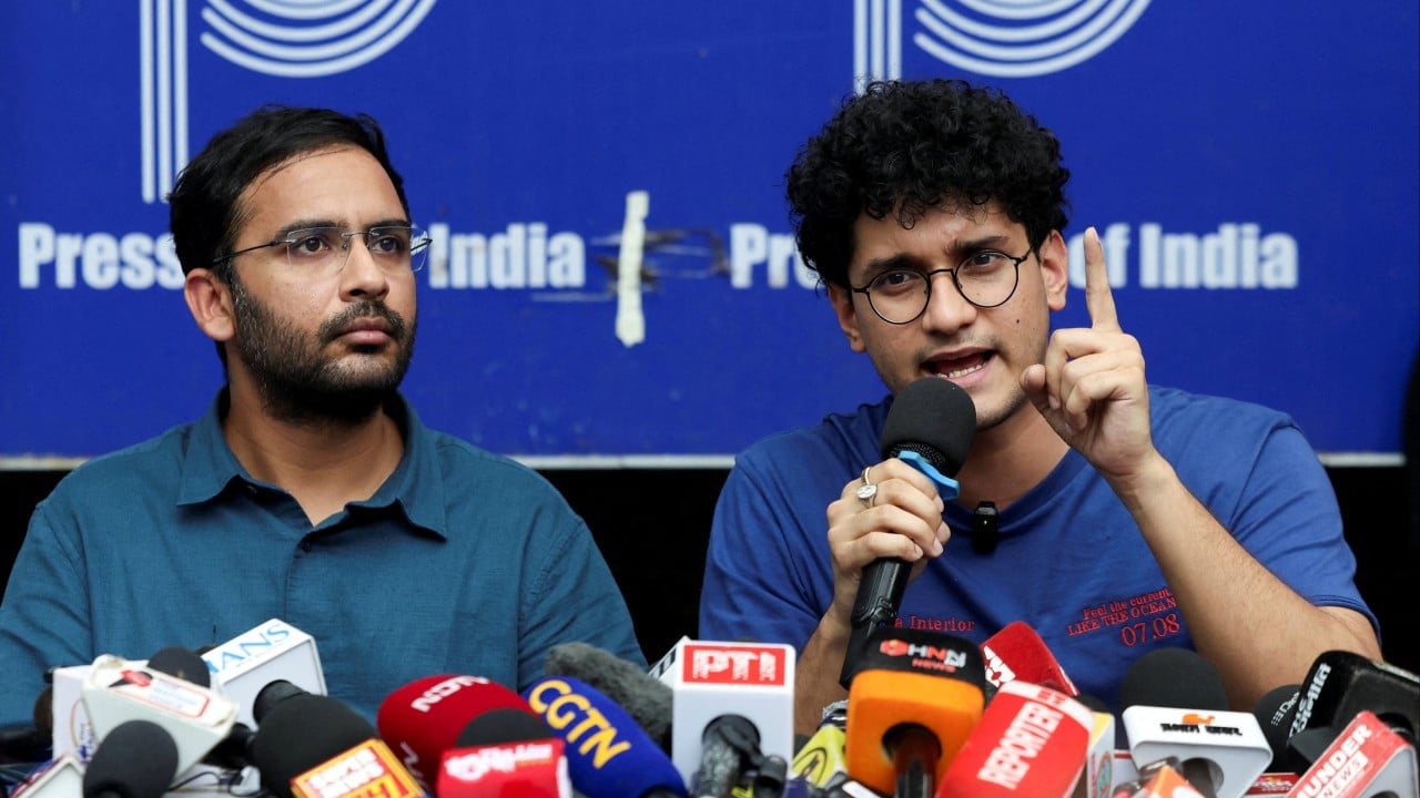 Hindistan'da 'Hamamböceği' partisi liderleri seçim protestoları nedeniyle hapse atıldı