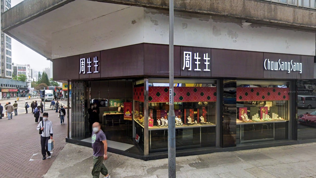 Hong Kong polisi, Tai Po'daki bir kuyumcudan altın kolye çalan şüpheliyi arıyor