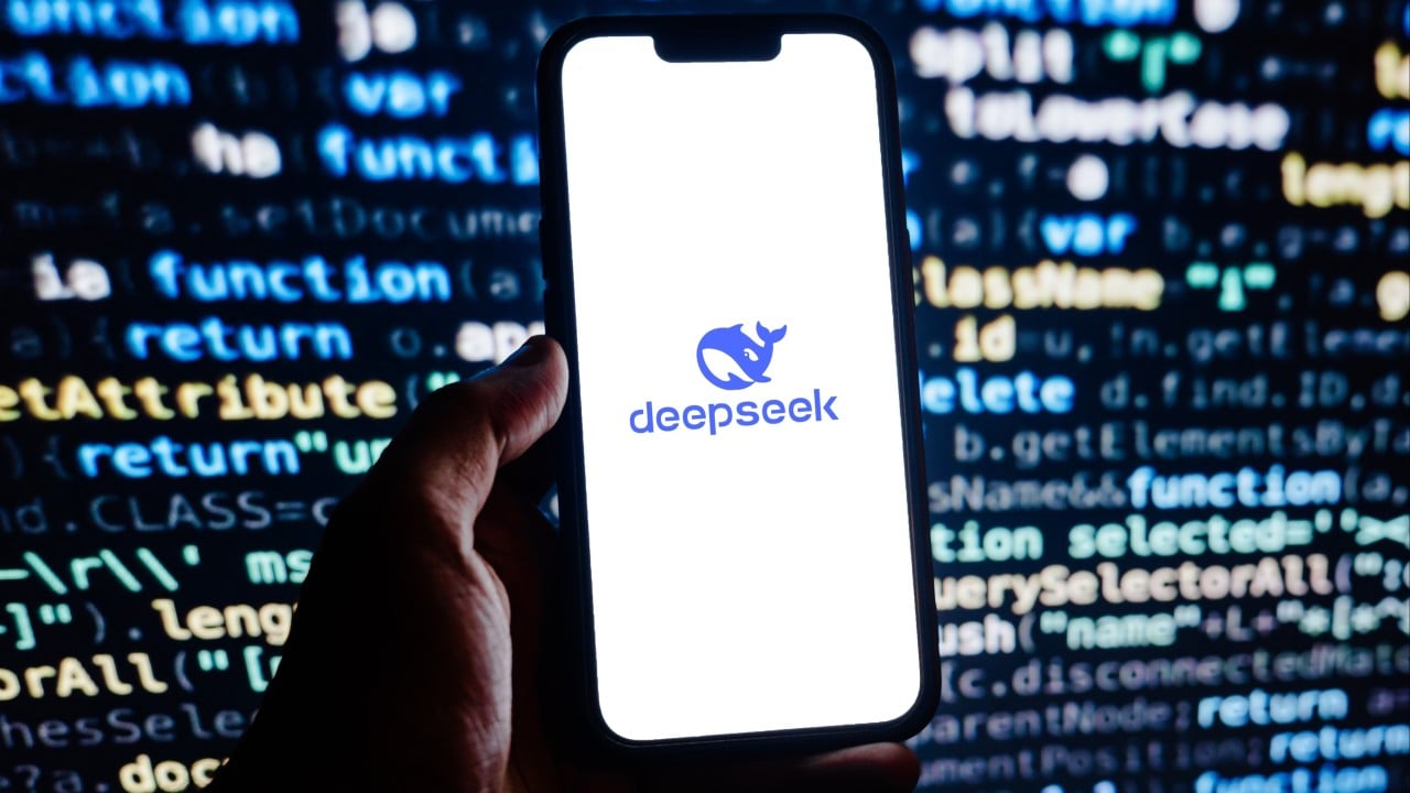 DeepSeek offers user refunds after suffering another major outage