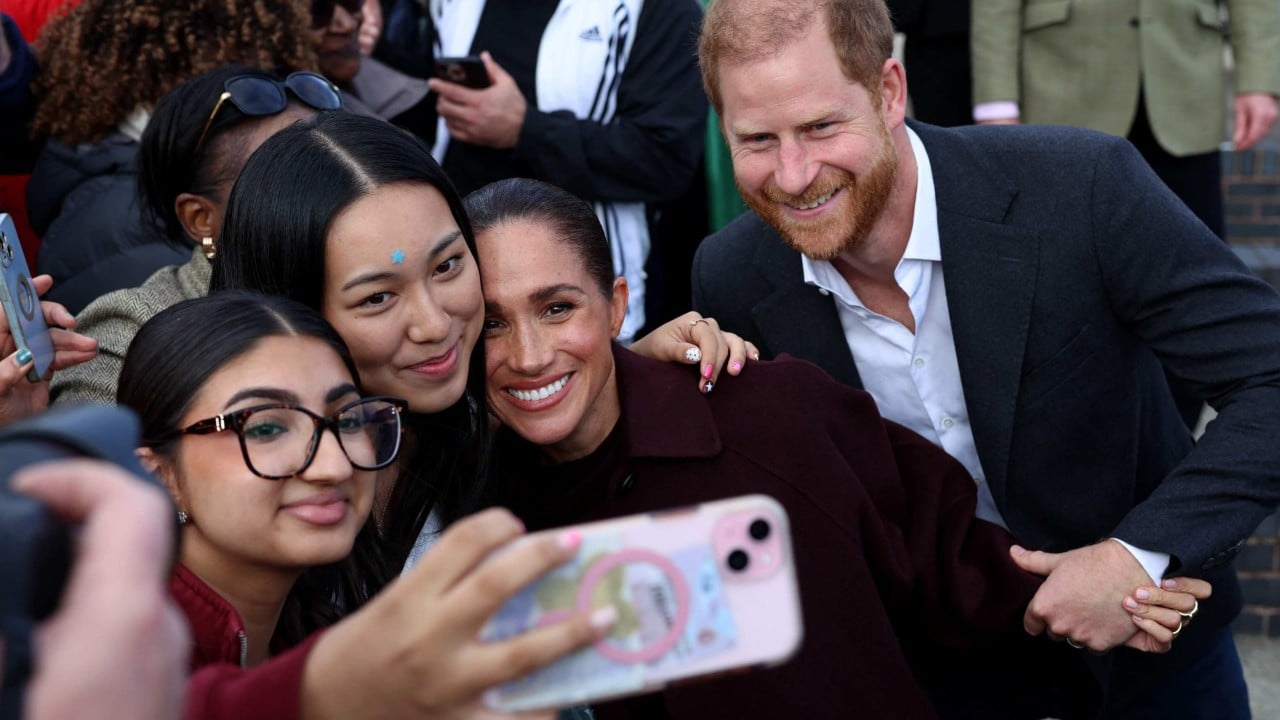 Prens Harry ve Meghan İngiltere'nin dönüşünden bu yana ilk ortak gezide: 'geri dönmek harika!'